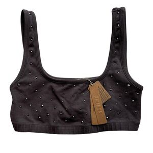 NWT SKIMS outdoor rhinestone wide neck
Bralette in the color chalk grey!! XXS